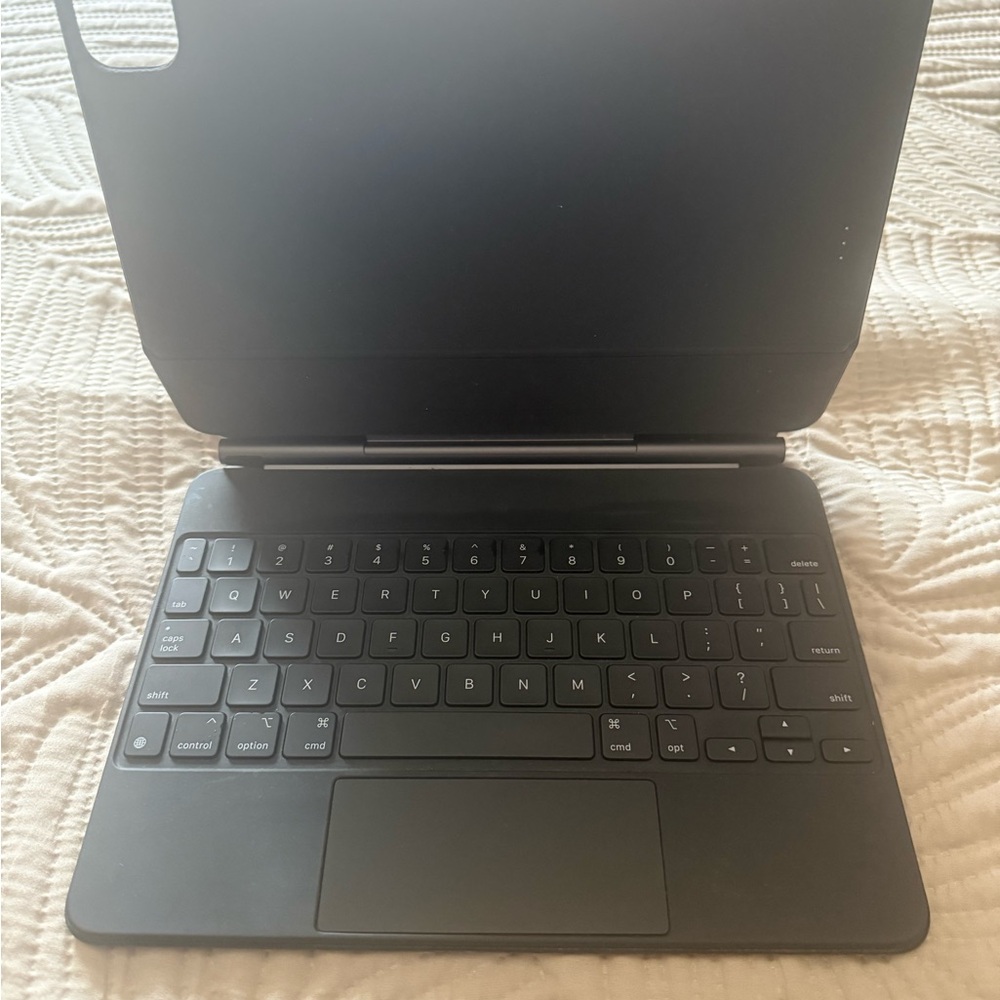 Host pick 🎉 Apple magic keyboard